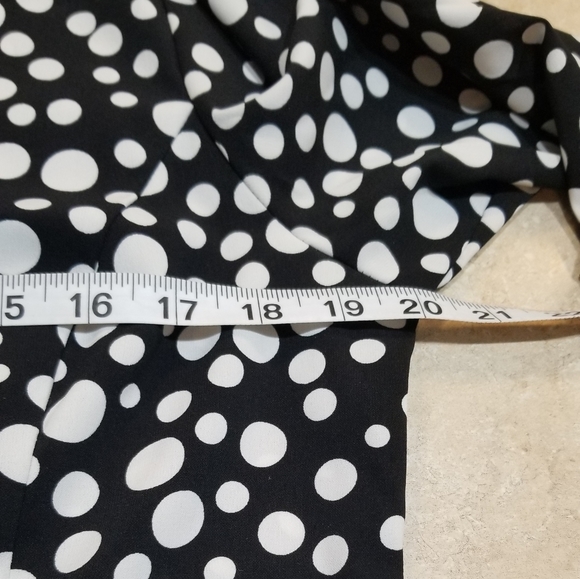 Tailored Button-Down Blouse - Picture 8 of 12